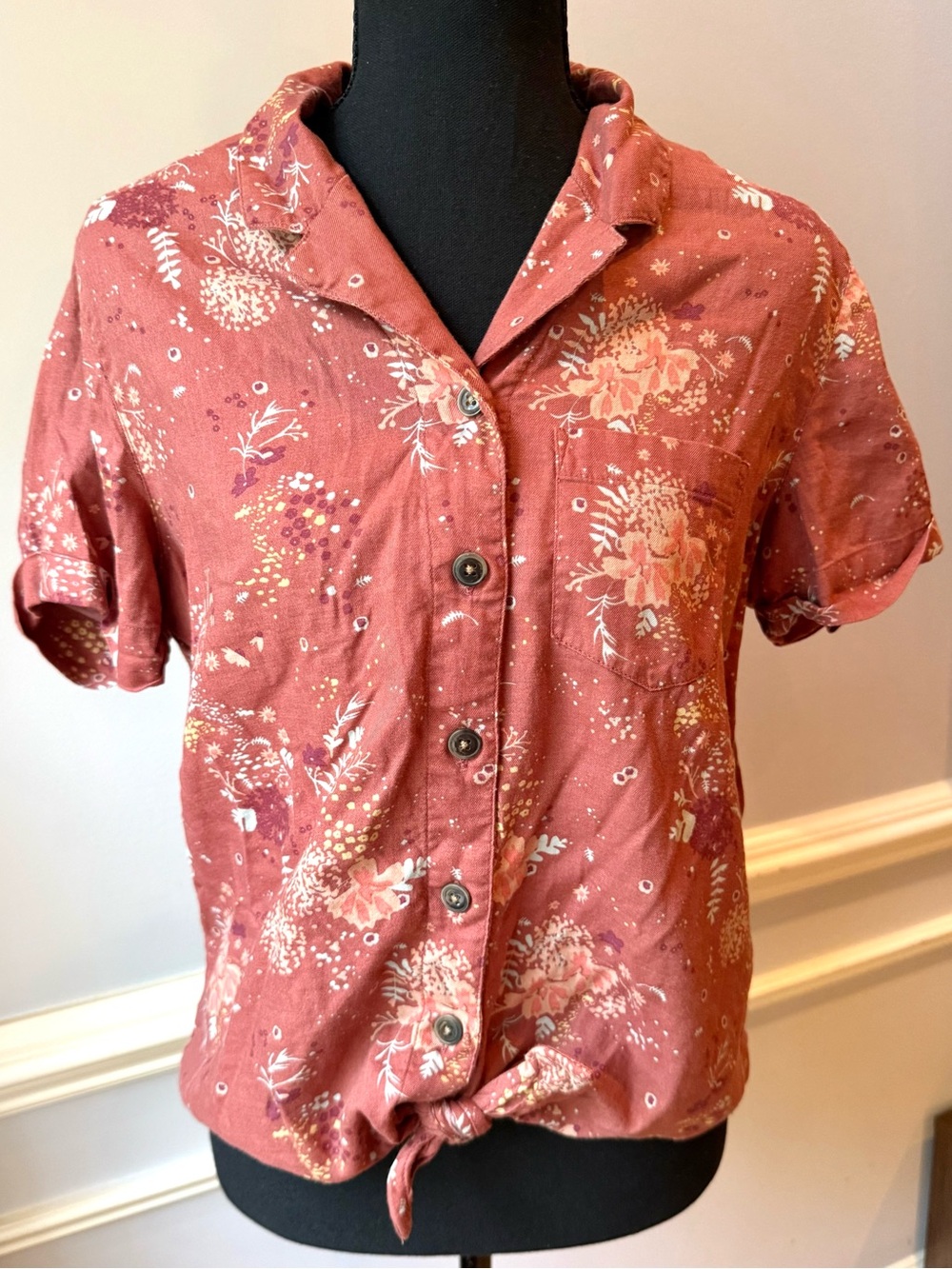 KÜHL Women’s Floral Button Front Tie Hem Camp Shirt Short Sleeve Medium Pink